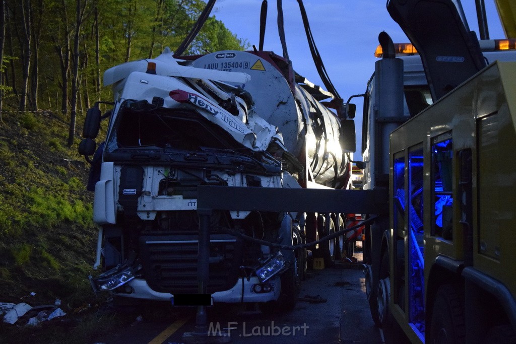 VU Gefahrgut LKW umgestuerzt A 4 Rich Koeln Hoehe AS Gummersbach P591.JPG - Miklos Laubert